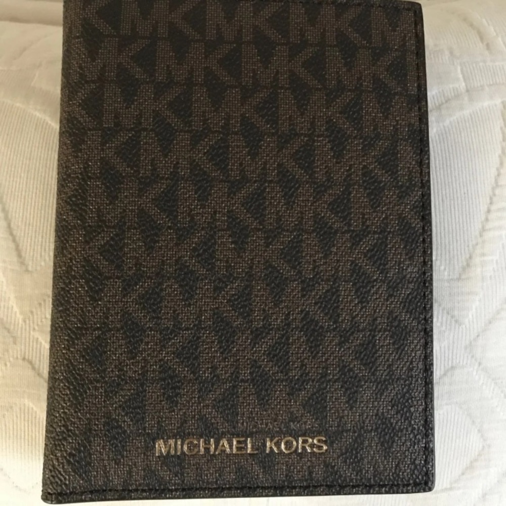Michael kors passport